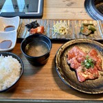 肉の青木商店 - 配膳完了