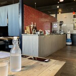 肉の青木商店 - 店内中央部付近