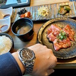 肉の青木商店 - 左腕のお伴と