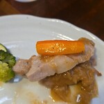 キッチン ブルー グローブ - 人参を乗せて