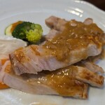 キッチン ブルー グローブ - 次はソーズをタップリ乗せて