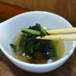 キッチン ブルー グローブ - 具沢山なホウレン草