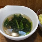 キッチン ブルー グローブ - ホウレン草スープのアップ