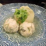 おでん 俺のだし - 大根、つみれ