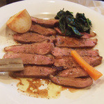 サンク・オ・ピエ - シャラン産 窒息鴨のフィレ肉のポワレ(コースに+1810円・外税)