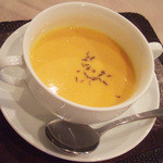 サンク・オ・ピエ - にんじんのスープ(本日のスープ)