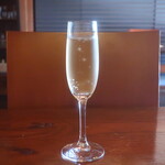 レストラン・ワタベ - スパークリングワイン