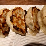 SAN EI酒場 - ◯餃子餃子 520円