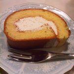 サロン・ド・テ・ジャマン - 2014.4. ロールケーキ　カット済み