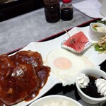ほびーい喫茶店 - トリプルハンバーグ定食 (値段お任せ)。