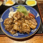 ホルモン栄楽 - このフルーティーなタレがなんとも言えない…