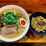 麺屋　たか - 鯖ラーメン（税込1,340円）と炊き込みご飯