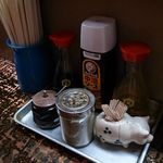 東北 - 卓上の調味料