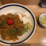 カレーライス専門店 ブラザー - キーマカレー辛口 ポテサラ、キャベツ追加