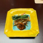 徳ㇵ本也 - かきなます　胡瓜と大根と人参と大徳寺麩　手前に胡桃