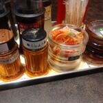 安楽亭 - 卓上調味料(アップ・その1)