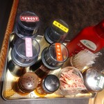 安楽亭 - 卓上調味料(アップ・その2)