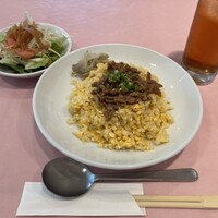 シェフス - 肉のせ炒飯