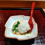 鮨みなと - 切り身を食べたあと「シャリ玉」を入れてくれます。
