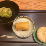 日本料理 太月 - 量少な目コース２５３００円。シャインマスカットゼリー、どら焼き、アイス最中。どら焼きの皮もカウンターで焼き上げます。
