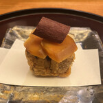 日本料理 太月 - 量少な目コース２５３００円。ベニはるかの天ぷら。甘味の強いさつまいもをじっくり揚げた品です。味付けはせず、唐墨と合わせています。