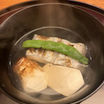日本料理 太月 - 量少な目コース２５３００円。松茸 太刀魚 清汁。贅沢に割いた国産松茸は、香りはもちろん、きめ細かい舌触りとジューシーさが良きですね