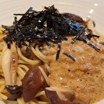 ハシヤ - シメジとシイタケとナットウのスパゲティ