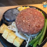 ヒッコリー 本店 - ✤【創業以来人気NO.1】✤【100%つなぎ不使用】✧〖ジャ－マンハンバ－グ〗【焼き加減】☻【レア】食感は柔らかめで臭みゼロ  だけれどもお肉本来の甘みとしっかりした旨みがあり美味٩(๑❛ᴗ❛๑)۶
                                