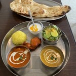 インド料理 ディヨ - 料理写真:Dセット(カレー2種、ナン、サラダ、チキンティッカ、ターメリックライス、ヨーグルト、ドリンク) ¥1050