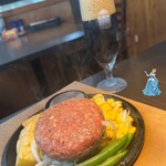 ヒッコリー 本店 - ✤【創業以来人気NO.1】✧〖ジャ－マンハンバ－グ〗(1660えん)【焼き加減】☻【レア】美味しすぎて感無量❤(｡☌ᴗ☌｡)【クラフトビール】(690えん)～✧アフターダークブラックラガー〗
                                