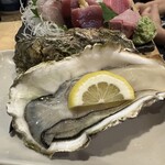 かかし屋 - 牡蠣が隅から隅まで入っている