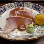 木山 - 【お造り】駿河湾のカンパチ　新生姜をすりおろして醤油で和えたもの　コリンキーの土佐酢漬け　小松菜