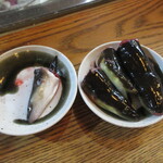 かぶと - 左養殖、右天然、香りの違いを