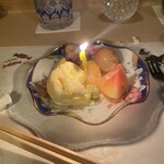 うを徳 - 誕生日ロウソク立て、自家製アイスクリーム、プラム信州パール、小布施産栗渋皮煮、クインニーナ