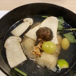 うを徳 - お椀：対馬産 穴子天ぷら、岩手県産 松茸、銀杏