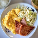 Kikuei Shokudo - I refer to the "Tamagoyaki" in a way that may not be clear to everyone, but it is actually the "Pork Tamago Set Meal." It comes with rice and a small serving of soba as a side.