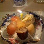 うを徳 - 誕生日ロウソク立て、自家製アイスクリーム、プラム信州パール、小布施産栗渋皮煮、クインニーナ