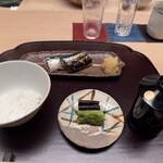 徳ㇵ本也 - お食事は秋刀魚の塩焼き定食　シンプルに白ご飯と秋刀魚塩焼きは秋に絶対食べたい組み合わせです！最高〜