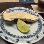 徳ㇵ本也 - ザクザクシャキと歯応えがたまりません。隠し包丁の間から松茸のジュースが溢れているので、割きたいような割きたくないような（笑）香りと食感がすごいのです。あ〜も〜美味しい、幸せやー⭐︎