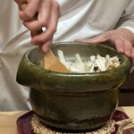 徳ㇵ本也 - 炊きたての京丹後の完全無農薬の新米　薄くスライスした岩手県産松茸を温める程度に一瞬だけ蒸らして　ご飯も松茸もいい香りです。