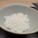 徳ㇵ本也 - 白ごはんをお代わりしました。少しの時間の変化で米の粒感と香りの変化が楽しいですね。