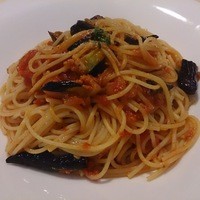 サント ウベルトゥス - パスタ：茄子のフリットと3種類のトマトのスパゲッティ モッツァレラチーズ添え