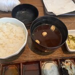 はん亭 - ご飯と赤だしの味噌汁