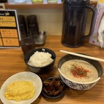 老虎苑 - かす汁定食@550円に、今日は人気のスクランブルたまご@200円