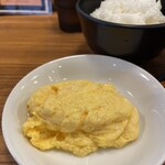 老虎苑 - 注文率の高い人気のスクランブルたまご@200円