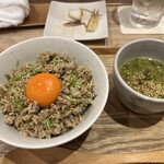 焼鳥 ふじ田 - そぼろ丼と鶏スープ　小生一推し