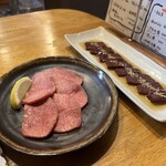 焼肉 深山 - 上タンと炙りレバー