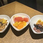 SMOKE DOOR - ドライフルーツも何種類も置いてあった。