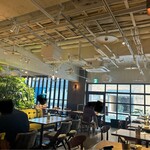 SMOKE DOOR - 店内は天井高くて