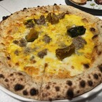 俺のフレンチ・イタリアン - サルシッチャとカボチャ、ゴルゴンゾーラのピザ